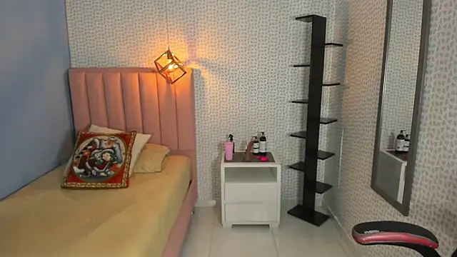 Snapshot of DENISERICHARD2 chatting on 26, 11, 2025 DENISERICHARD2 online show from 26, 11, 2025