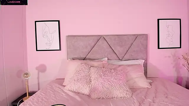 Emilyh  online show from 24, 11, 2025