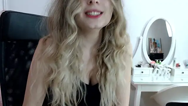 Snapshot of _sweettreat chatting on 13, 3, 2025  sweettreat online show from 13, 3, 2025