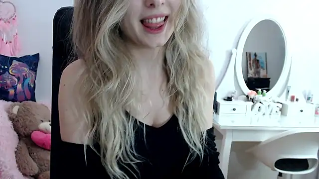 Snapshot of _sweettreat chatting on 14, 3, 2025  sweettreat online show from 14, 3, 2025