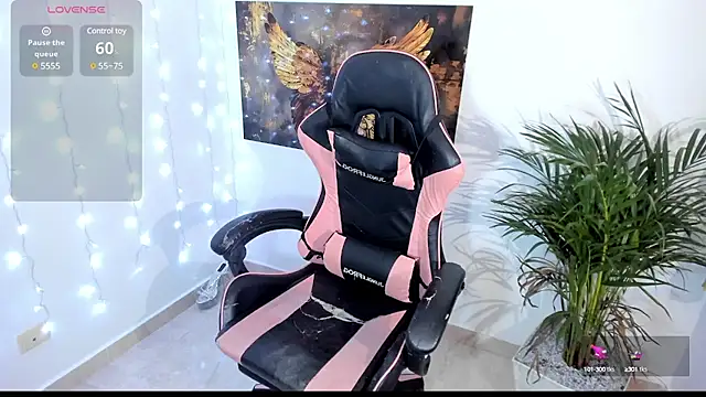 Snapshot of vioolettss chatting on 7, 2, 2025 vioolettss online show from 7, 2, 2025