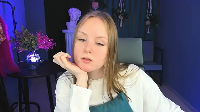 VivienLeeigh online show from 18, 12, 2024