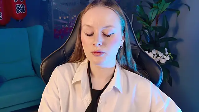 VivienLeeigh online show from 10, 11, 2025