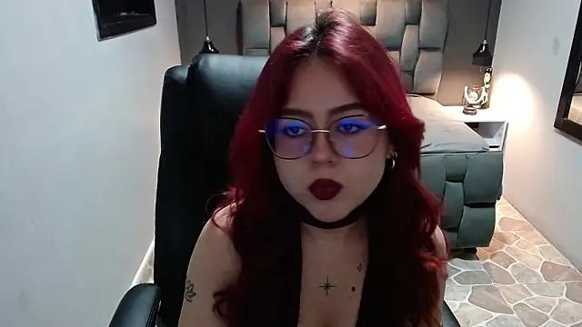 Snapshot of crimson_tati_ chatting on 3, 12, 2024 crimson tati online show from 3, 12, 2024