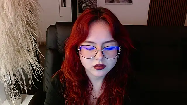 Snapshot of crimson_tati_ chatting on 6, 12, 2024 crimson tati online show from 6, 12, 2024