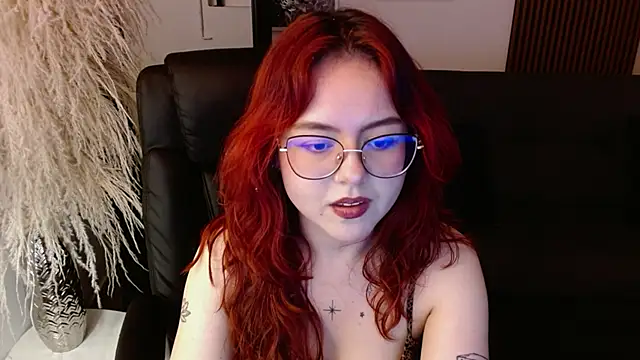 Snapshot of crimson_tati_ chatting on 6, 12, 2024 crimson tati online show from 6, 12, 2024