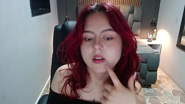 Snapshot of crimson_tati_ chatting on 7, 12, 2024 crimson tati online show from 7, 12, 2024