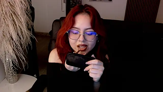 Snapshot of crimson_tati_ chatting on 12, 12, 2024 crimson tati online show from 12, 12, 2024