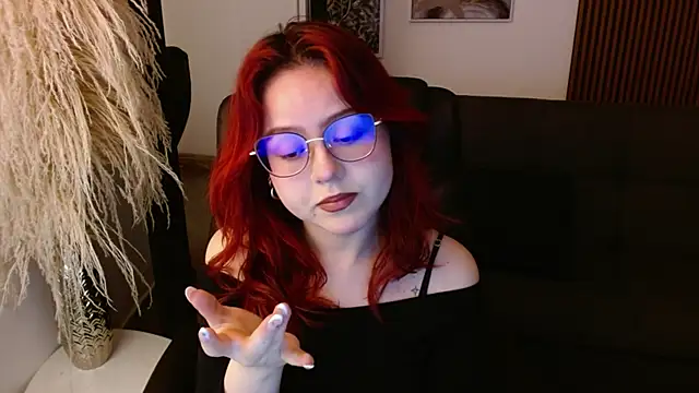 Snapshot of crimson_tati_ chatting on 13, 12, 2024 crimson tati online show from 13, 12, 2024