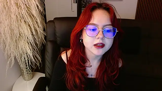 Snapshot of crimson_tati_ chatting on 13, 12, 2024 crimson tati online show from 13, 12, 2024