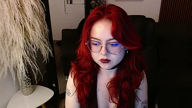 Snapshot of crimson_tati_ chatting on 24, 12, 2024 crimson tati online show from 24, 12, 2024