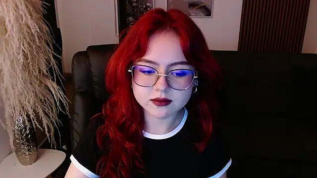 Snapshot of crimson_tati_ chatting on 28, 12, 2024 crimson tati online show from 28, 12, 2024