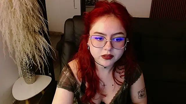 Snapshot of crimson_tati_ chatting on 29, 12, 2024 crimson tati online show from 29, 12, 2024