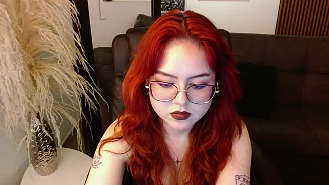 Snapshot of crimson_tati_ chatting on 10, 1, 2025 crimson tati online show from 10, 1, 2025