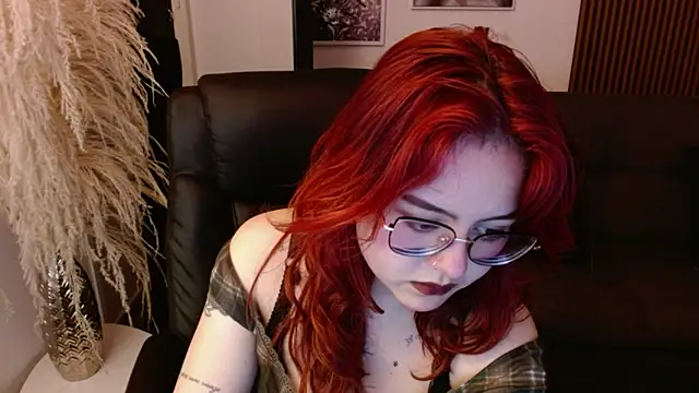 Snapshot of crimson_tati_ chatting on 14, 1, 2025 crimson tati online show from 14, 1, 2025