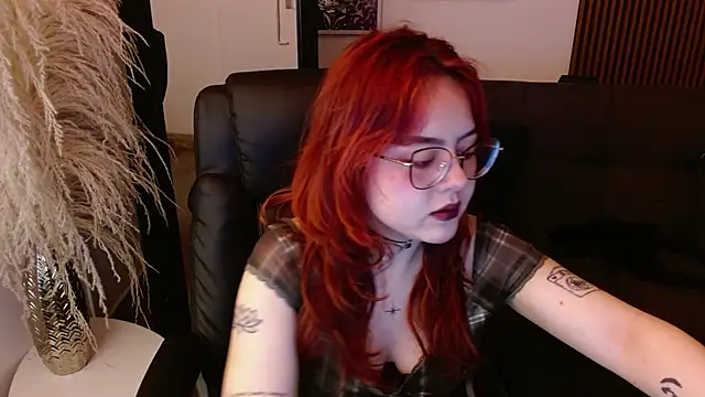 Snapshot of crimson_tati_ chatting on 22, 1, 2025 crimson tati online show from 22, 1, 2025