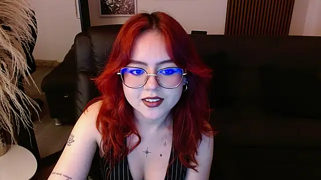 Snapshot of crimson_tati_ chatting on 6, 2, 2025 crimson tati online show from 6, 2, 2025
