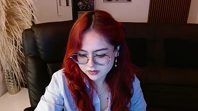 Snapshot of crimson_tati_ chatting on 12, 2, 2025 crimson tati online show from 12, 2, 2025