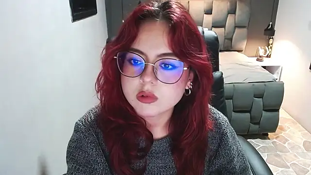 Snapshot of crimson_tati_ chatting on 13, 2, 2025 crimson tati online show from 13, 2, 2025