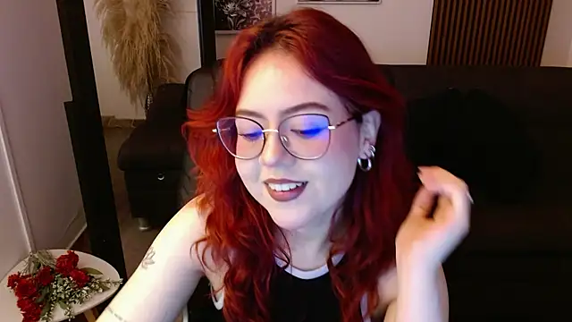 Snapshot of crimson_tati_ chatting on 21, 2, 2025 crimson tati online show from 21, 2, 2025