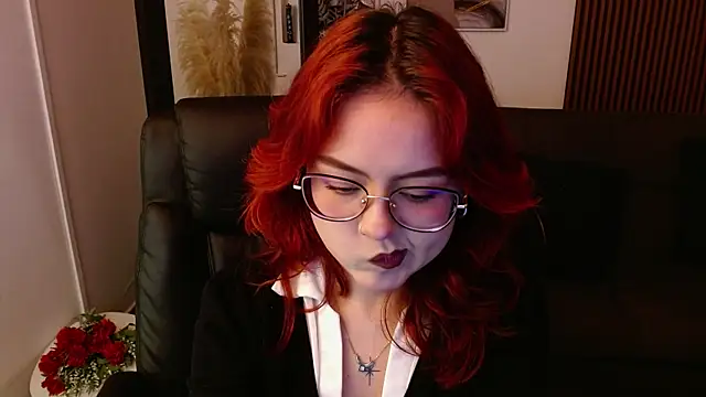 Snapshot of crimson_tati_ chatting on 4, 3, 2025 crimson tati online show from 4, 3, 2025