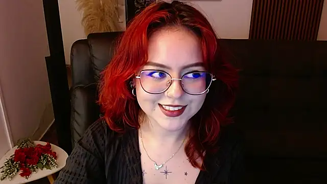 Snapshot of crimson_tati_ chatting on 6, 3, 2025 crimson tati online show from 6, 3, 2025