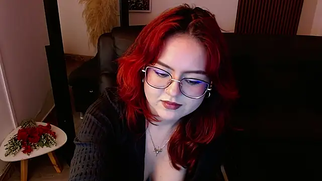 Snapshot of crimson_tati_ chatting on 6, 3, 2025 crimson tati online show from 6, 3, 2025
