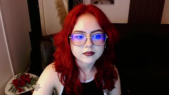 Snapshot of crimson_tati_ chatting on 8, 3, 2025 crimson tati online show from 8, 3, 2025