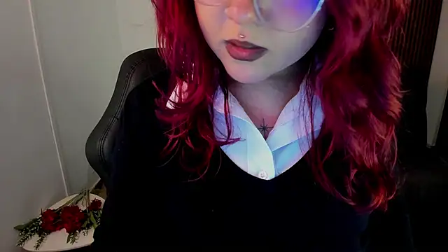 Snapshot of crimson_tati_ chatting on 12, 9, 2025 crimson tati online show from 12, 9, 2025