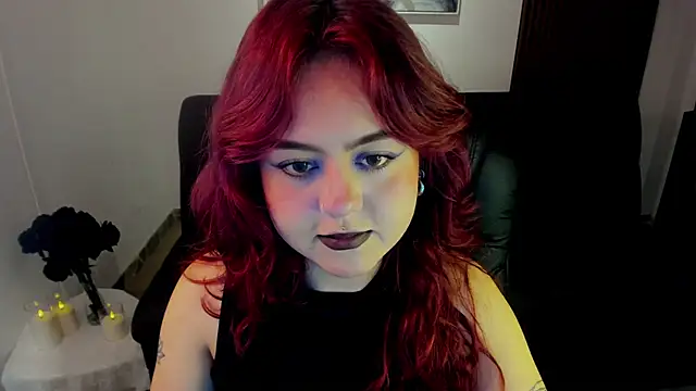 Snapshot of crimson_tati_ chatting on 22, 10, 2025 crimson tati online show from 22, 10, 2025