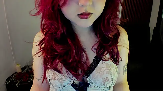 Snapshot of crimson_tati_ chatting on 7, 11, 2025 crimson tati online show from 7, 11, 2025