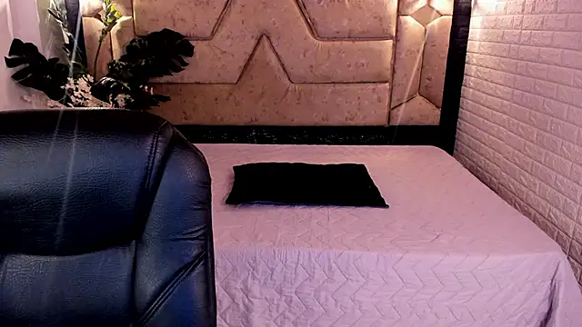 Snapshot of crimson_tati_ chatting on 1, 7, 2026 crimson tati online show from 1, 7, 2026