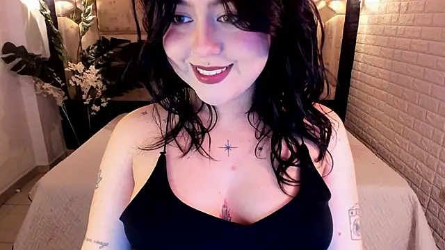 Snapshot of crimson_tati_ chatting on 22, 7, 2026 crimson tati online show from 22, 7, 2026