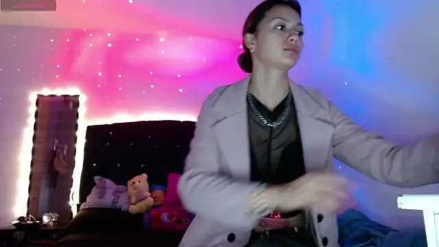 holy juli online show from 17, 1, 2025