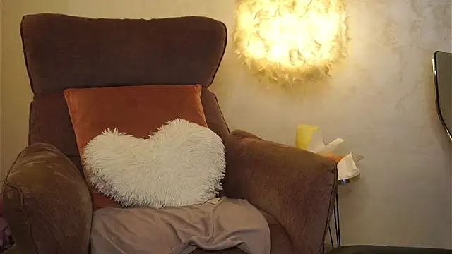 MiriamHazel online show from 13, 12, 2024