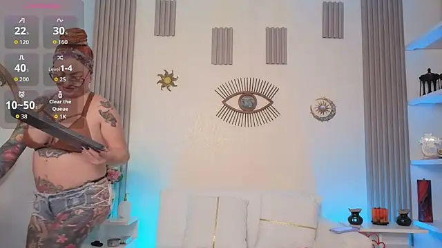 Snapshot of EMILY_ROUSSE71 chatting on 25, 6, 2026 EMILY ROUSSE71 online show from 25, 6, 2026