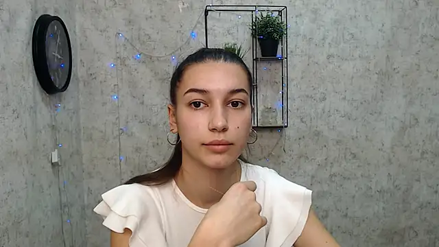 KarolinaRosse  online show from 3, 1, 2025
