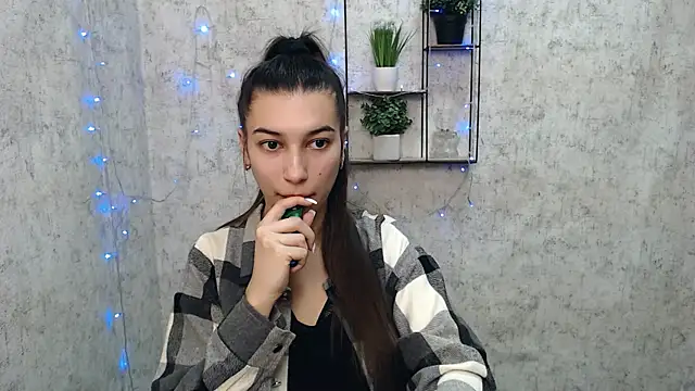KarolinaRosse  online show from 17, 2, 2025