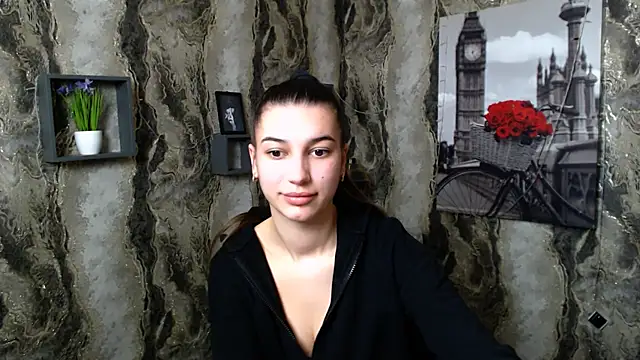 KarolinaRosse  online show from 9, 3, 2025