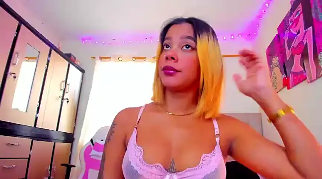 Snapshot of Miranda-brow chatting on 8, 12, 2024 Miranda-brow online show from 8, 12, 2024