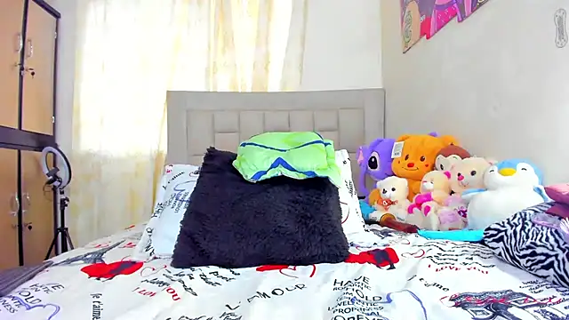 Snapshot of Miranda-brow chatting on 5, 1, 2025 Miranda-brow online show from 5, 1, 2025