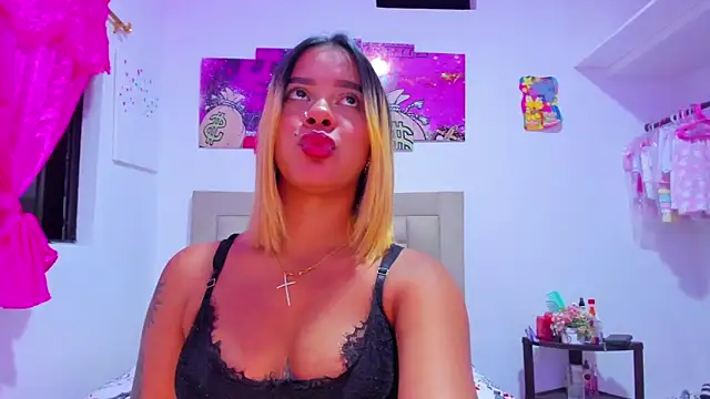 Snapshot of Miranda-brow chatting on 26, 1, 2025 Miranda-brow online show from 26, 1, 2025