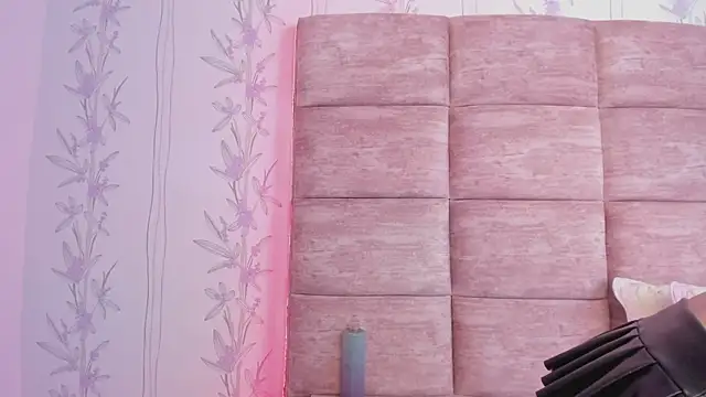 HazelMoret online show from 7, 2, 2025