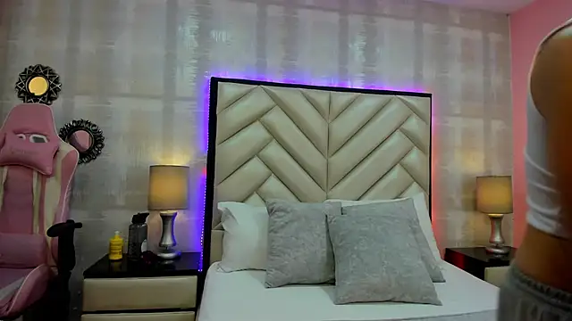 HazelMoret online show from 17, 9, 2025