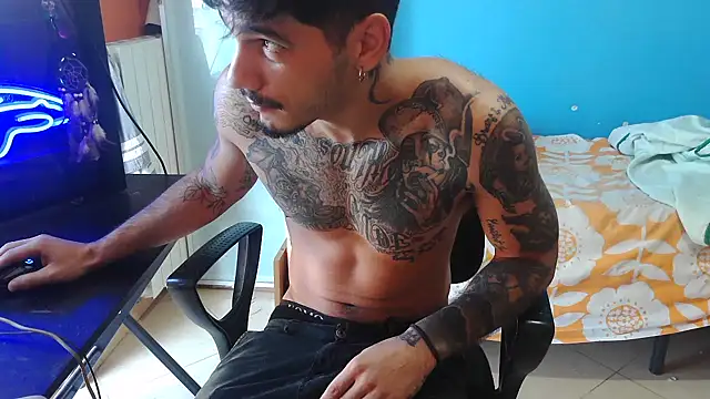 Snapshot of Badboyi1997 chatting on 4, 10, 2025 Badboyi1997 online show from 4, 10, 2025