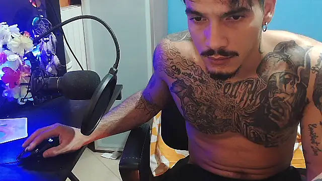 Snapshot of Badboyi1997 chatting on 6, 10, 2025 Badboyi1997 online show from 6, 10, 2025