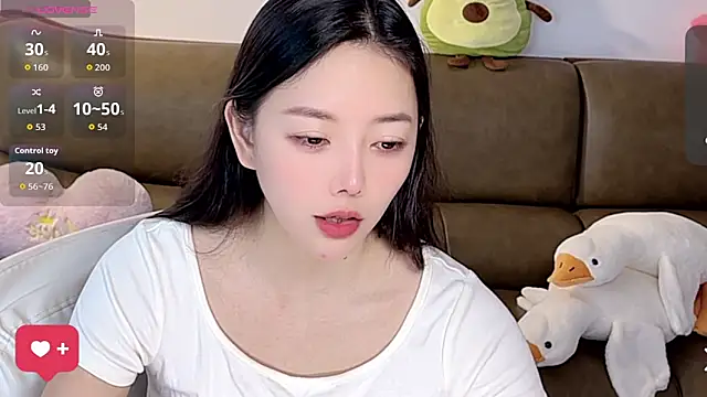 Snapshot of Yilin1999 chatting on 23, 10, 2025 Yilin1999 online show from 23, 10, 2025