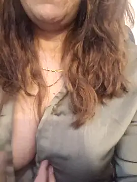 Snapshot of pareeti chatting on 3, 10, 2025 pareeti online show from 3, 10, 2025