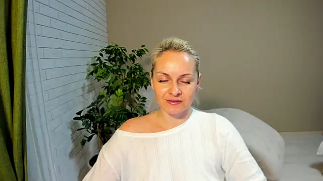 Alicee Gracee online show from 2, 2, 2025