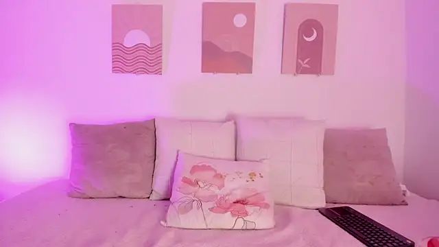 Snapshot of Mia_Heartt chatting on 9, 1, 2025 Mia Heartt online show from 9, 1, 2025